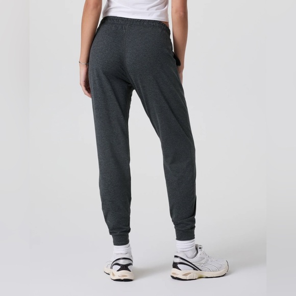 Vuori Women’s Performance Jogger Sweatpants - Picture 2 of 8